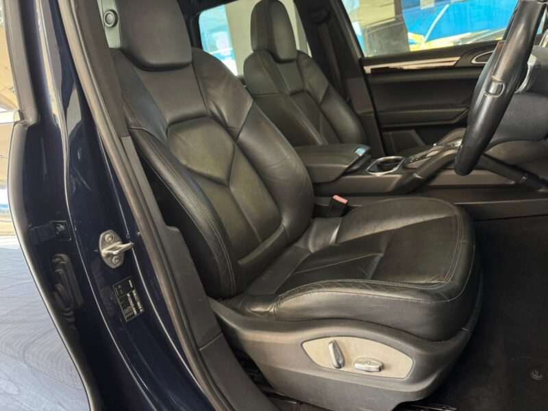 2012 Porsche Cayenne S Auto