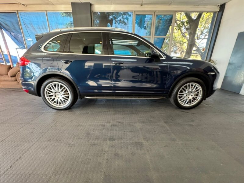 2012 Porsche Cayenne S Auto