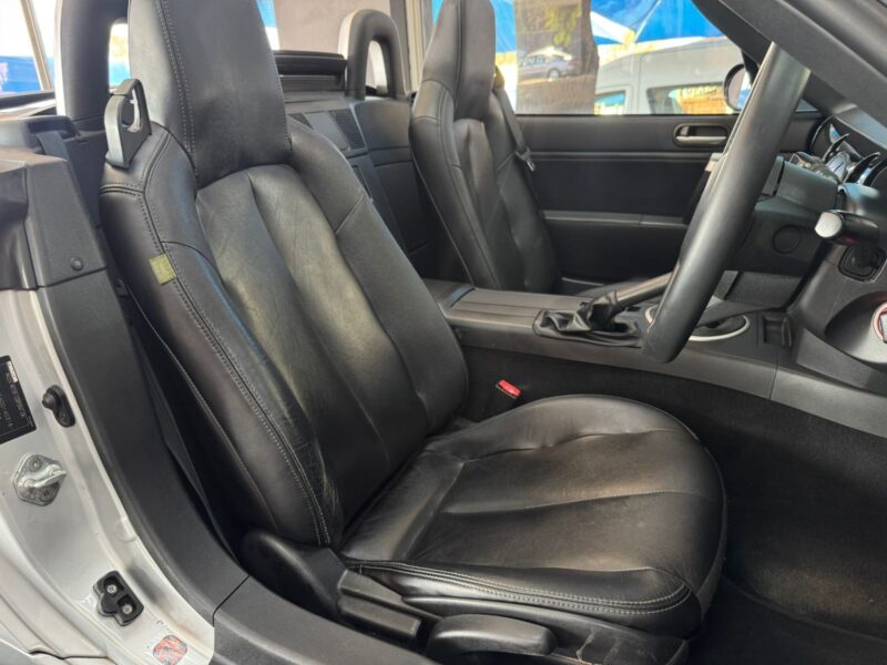 2009 Mazda MX-5 Roadster-Coupe