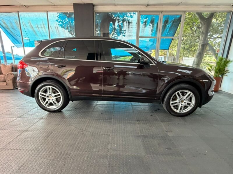 2014 Porsche Cayenne Diesel Platinum Edition