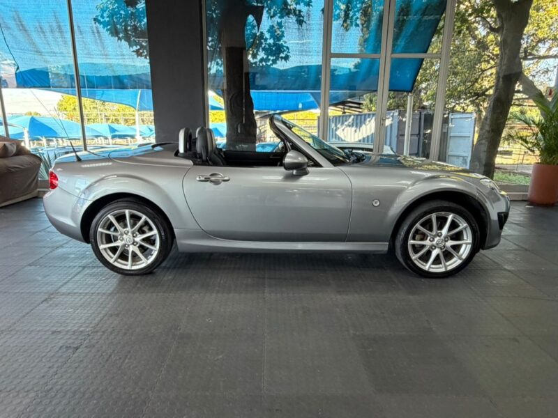 2011 Mazda MX-5 2.0 Roadster Coupe