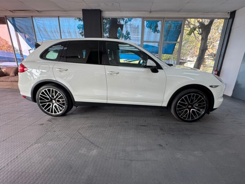 2011 Porsche Cayenne S Auto