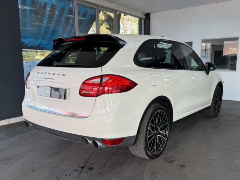 2011 Porsche Cayenne S Auto